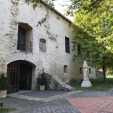 Huszarvar Hotel Kastelyszallo Szerencs Exterior photo