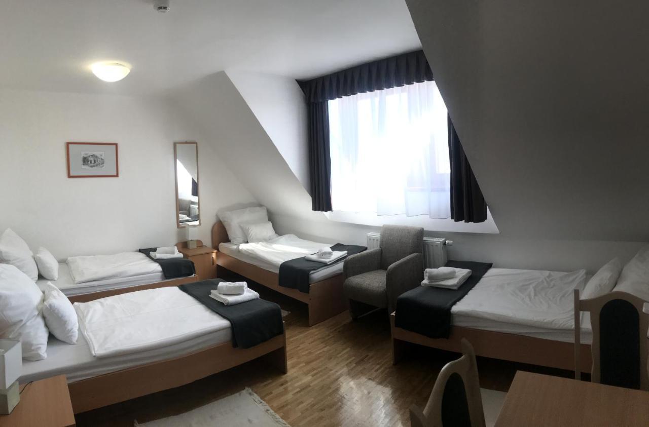 Huszarvar Hotel Kastelyszallo Szerencs Exterior photo